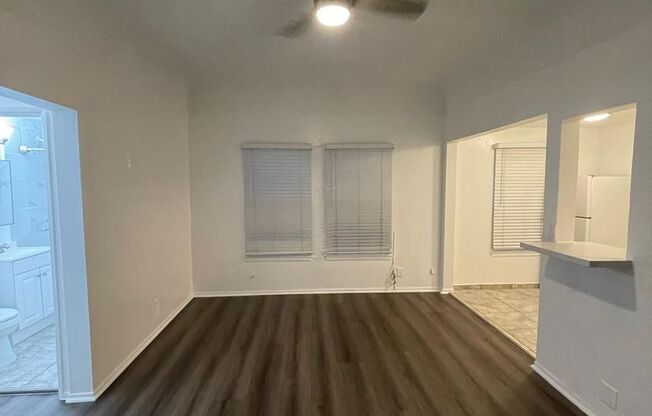 Studio, 1 bath, 400 sqft, $1,400, Unit 105