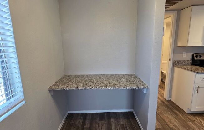 Studio, 1 bath, 415 sqft, $799, Unit 208