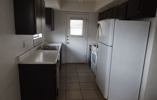 2 beds, 1 bath, $1,000