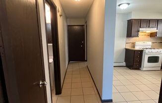 2 beds, 1 bath, $1,150, Unit B