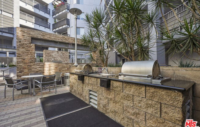 2 beds, 2 baths, 1,290 sqft, $3,700, Unit 439