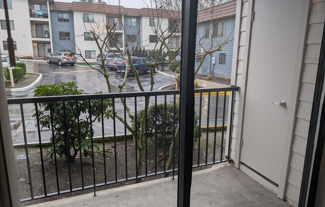 2 beds, 1 bath, 810 sqft, $2,095, Unit A104