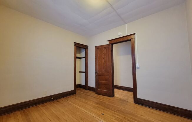 2 beds, 1 bath, $1,350, Unit #38