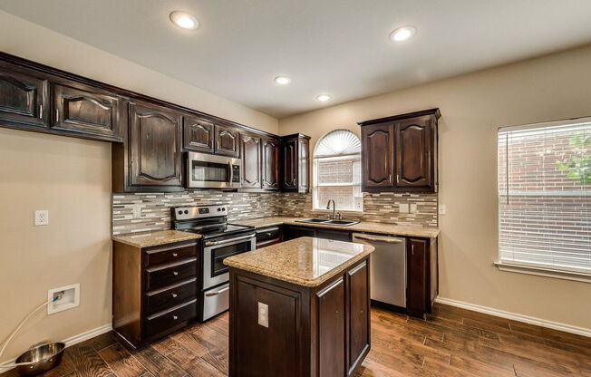 4032 MARTINSBURG DR