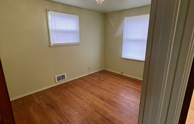 3 beds, 1 bath, $1,600