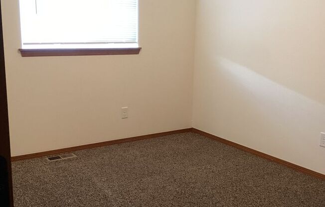 3 beds, 2 baths, 1,482 sqft, $1,795, Unit 25-12305
