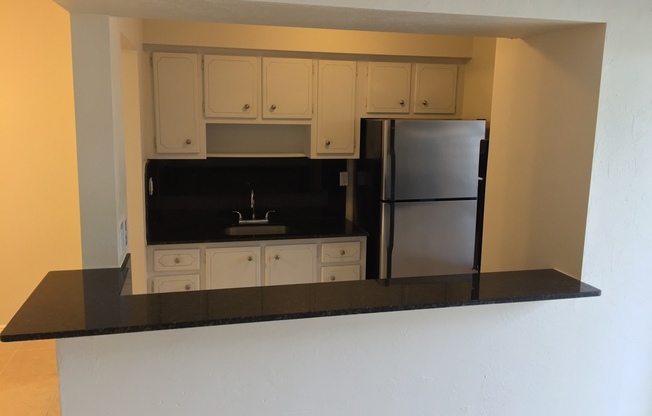 1 bed, 1 bath, 765 sqft, $1,575, Unit 10