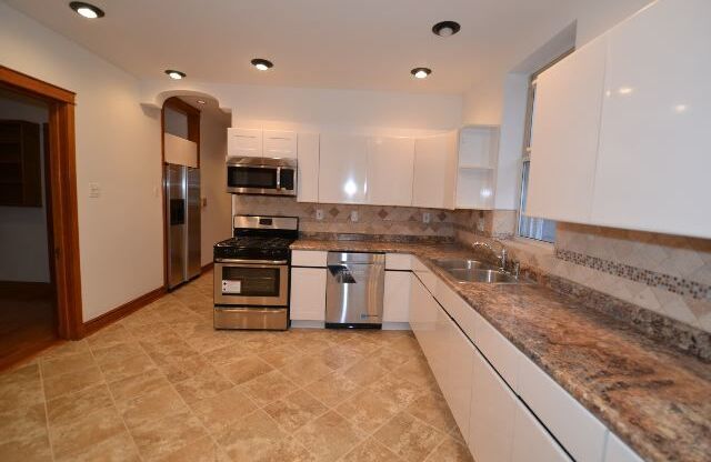 4118 N ASHLAND AVE