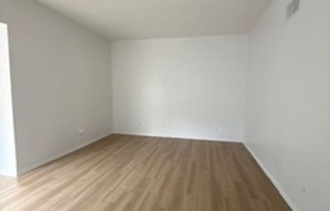 2 beds, 2 baths, 989 sqft, $1,695, Unit 11601B