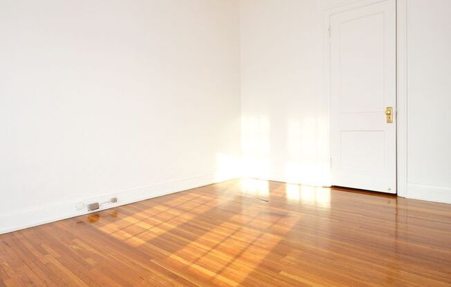 1 bed, 1 bath, 410 sqft, $1,005, Unit 24 - 326