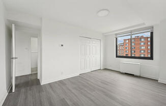 A Spacious Room With a Window Overlooking a Building at Ashlawn at Southern Towers, Alexandria, 22311
