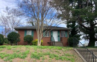 Adorable 2 Bedroom Close to Downtown Greensboro