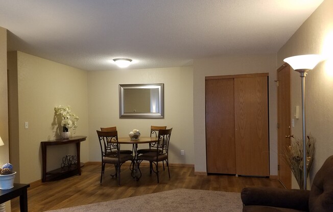 2 beds, 1 bath, 785 sqft, $1,200, Unit 105408