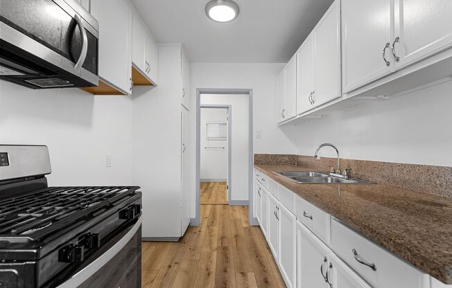 1 bed, 1 bath, 614 sqft, $1,695, Unit 06