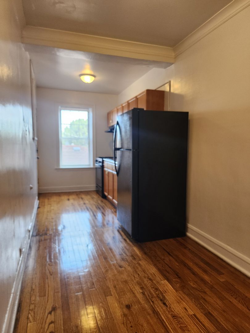 Belmont-Cragin One Bed/1 Bath! Cats welcome **Income Guidelines Apply**