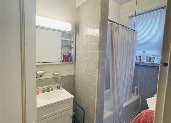 2 beds, 1 bath, 617 sqft, $2,775, Unit 38