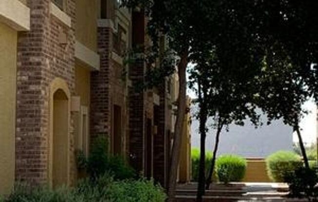 Charming 2 bed townhome in Phoenix!!!