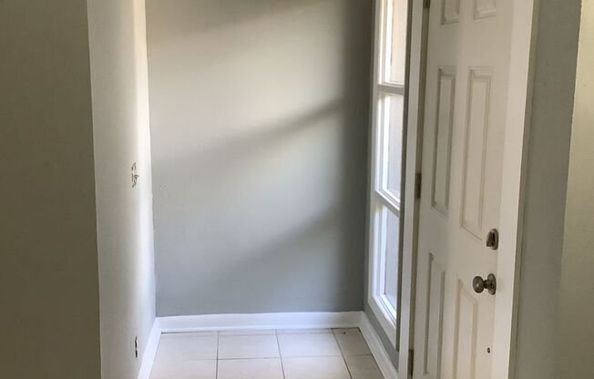 Beautiful 2 bedroom 2.5 bath condo with an attached garage, located in central Lakeland.