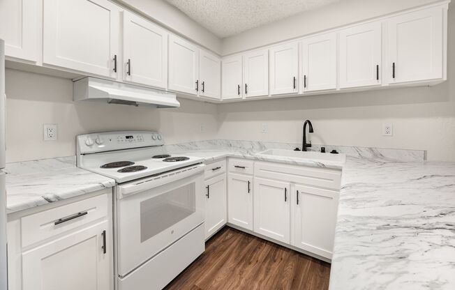 2 beds, 1 bath, 905 sqft, $1,470, Unit 18