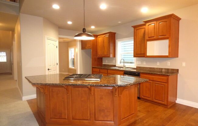 5 Bedroom Home in South Salem! Near I-5