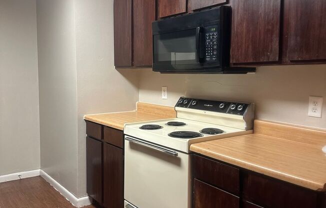 1 bed, 1 bath, 712 sqft, $629, Unit 337