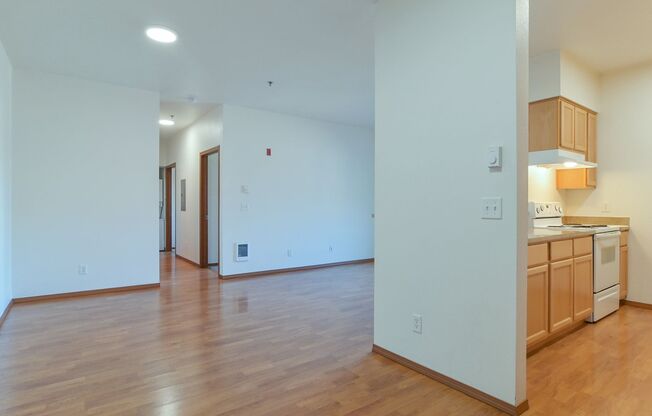 2 beds, 1 bath, $1,700, Unit 305