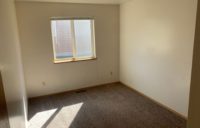 3 beds, 1 bath, $1,600