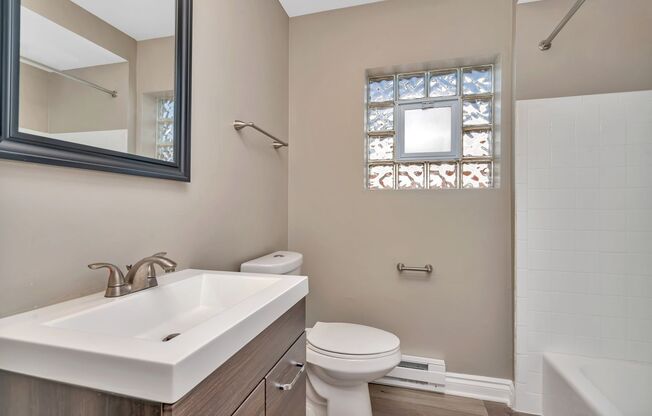 2 beds, 1 bath, 1,032 sqft, $1,750, Unit 33-25 Iron Gate