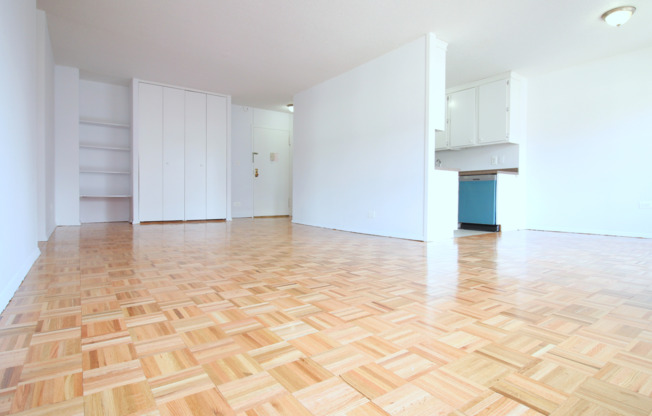 3 beds, 1.5 baths, $9,000, Unit 22G