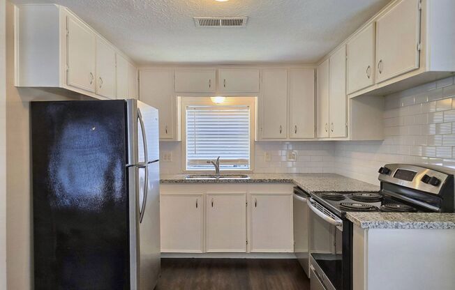 2 beds, 1 bath, $1,465