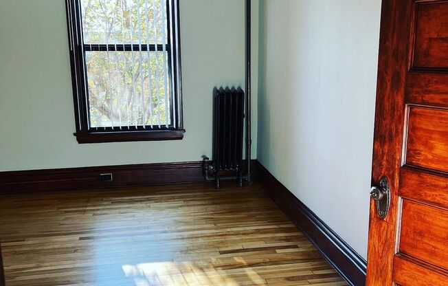 1 bed, 1 bath, 950 sqft, $1,525, Unit 905-9