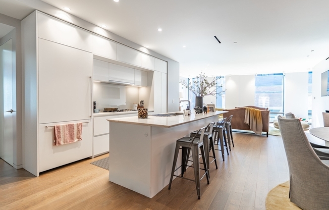 10 FARNSWORTH ST