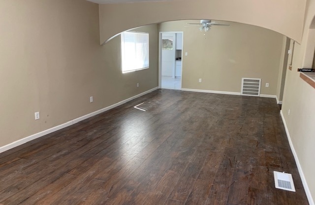 3 beds, 1 bath, $2,300