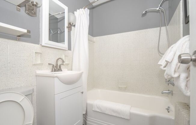 2 beds, 1 bath, 750 sqft, $1,795, Unit C306