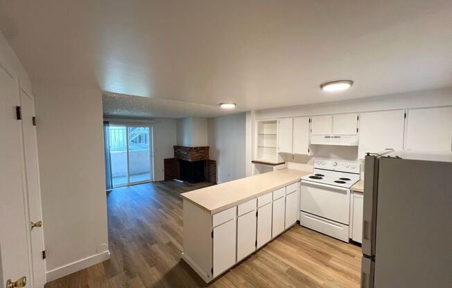 2 beds, 1 bath, 780 sqft, $1,195, Unit 37