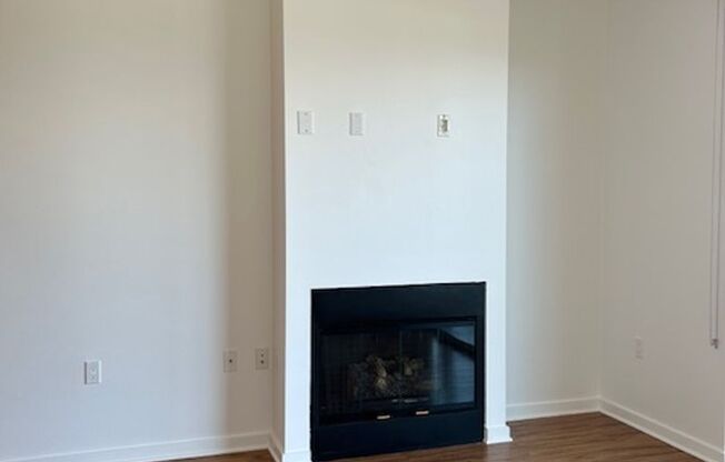 2 beds, 2 baths, 1,059 sqft, $4,045, Unit PH18