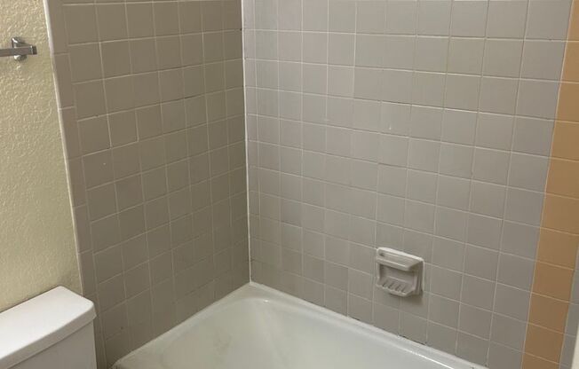 1 bed, 1 bath, 758 sqft, $855, Unit 27