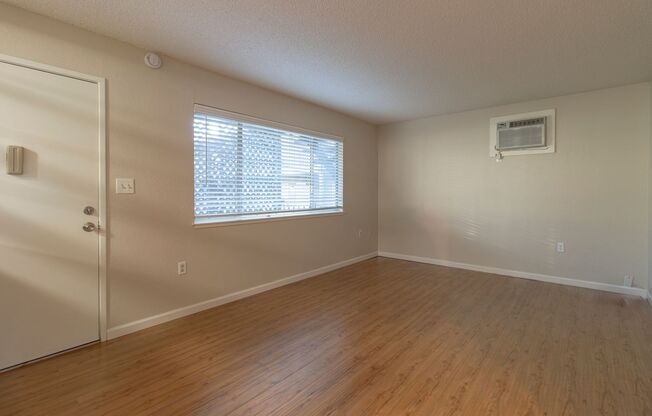 2 beds, 1 bath, 750 sqft, $1,725, Unit 4560