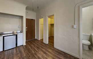 Studio, 1 bath, 400 sqft, $1,150, Unit 206