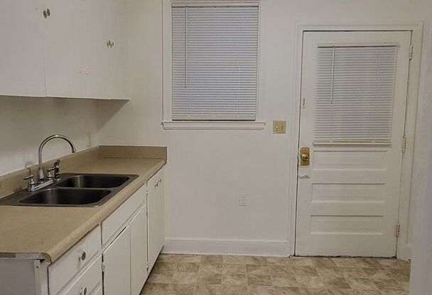 2 beds, 1 bath, $750