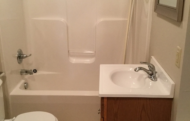 3 Bedroom, 2 1/2  Bathroom half duplex, $1100 mo - Available September
