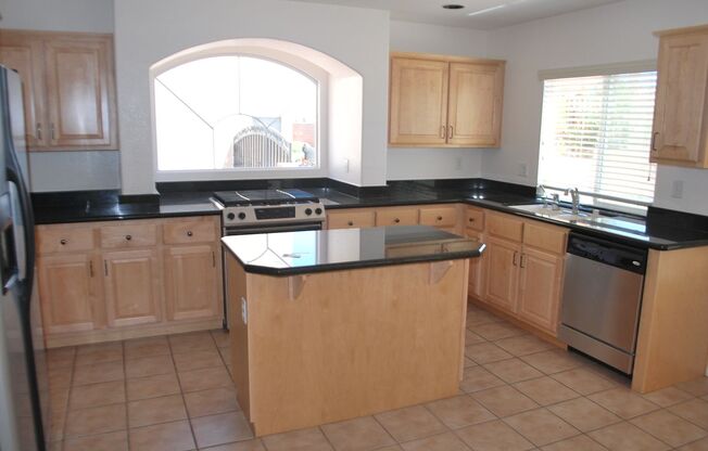 Gorgeous 3Bed/3Bath home located in Royal Highlands!