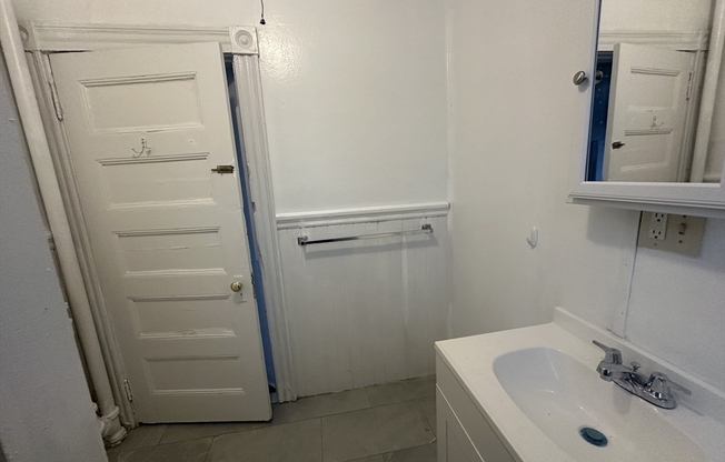 1 bed, 1 bath, 600 sqft, $1,900, Unit 4