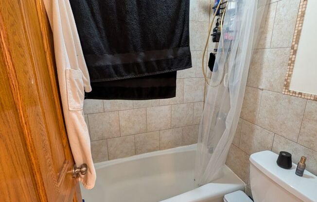 1 bed, 1 bath, 750 sqft, $1,595, Unit 1111H-404