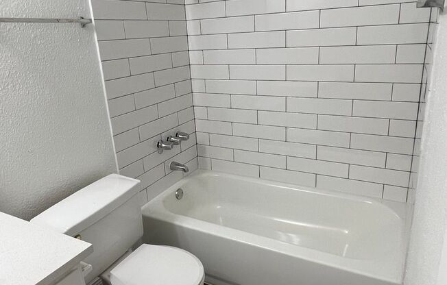 2 beds, 1 bath, 825 sqft, $1,295, Unit 201