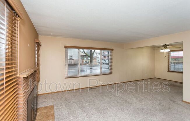 7211 N RENO AVE