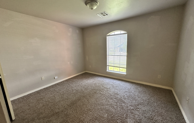 2614 SILVERTREE DR