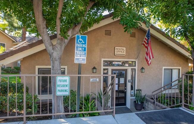 Rolling Ridge Apartments  leasing office entrance