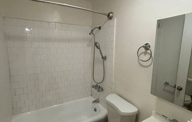 1 bed, 1 bath, $1,385, Unit 121
