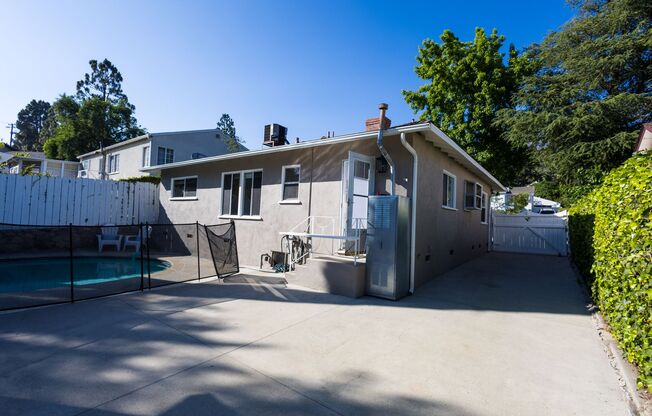 Freshly Renovated 3BR/2BA Pool Home – La Crescenta